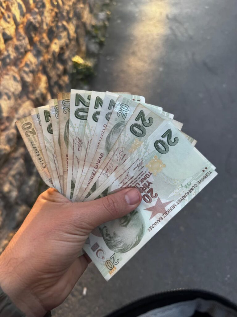 How much cash should you carry in Istanbul